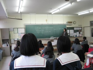 英語科二年生のクラスを見学