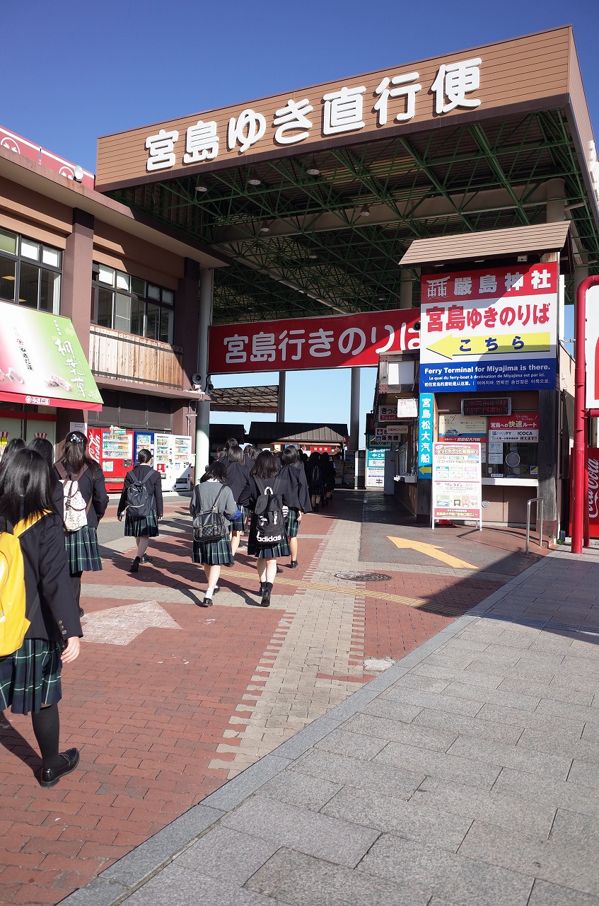 厳島神社を見学しました。