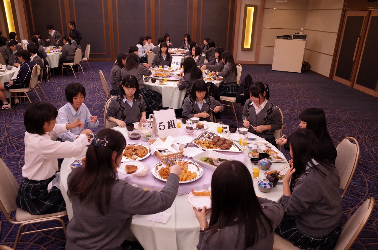 夕食の様子です。