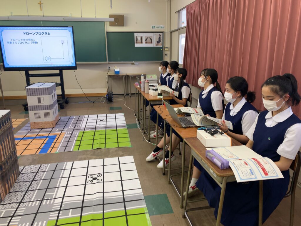 福島工業高等専門学校（福島高専）の先生をお迎えし、出前授業を受講しました。 桜の聖母学院中学校・高等学校