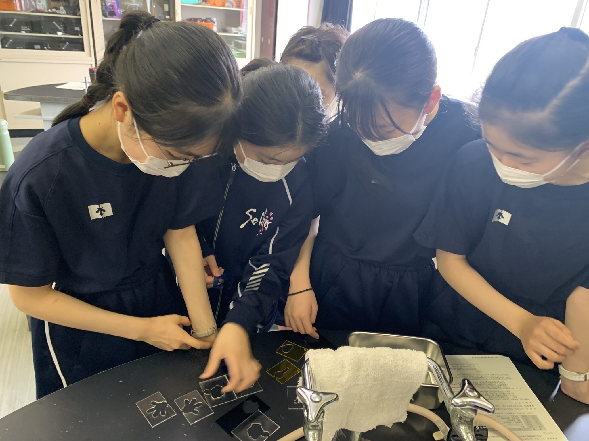 福島工業高等専門学校（福島高専）の先生をお迎えし、出前授業を受講しました。 桜の聖母学院中学校・高等学校