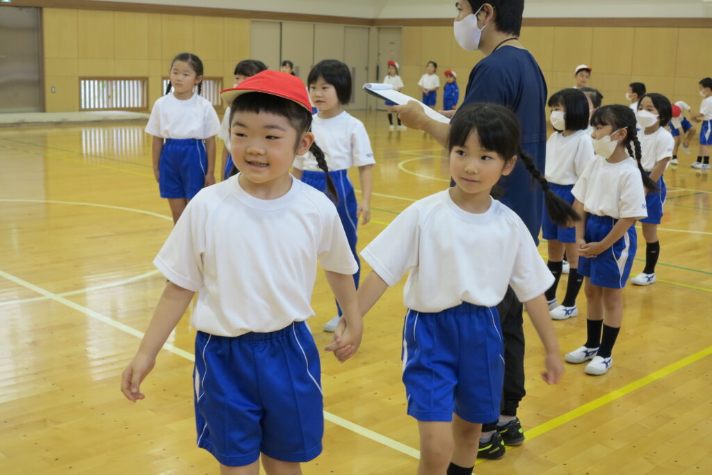 幼小交流会（１年生と年長組）を行ないました。